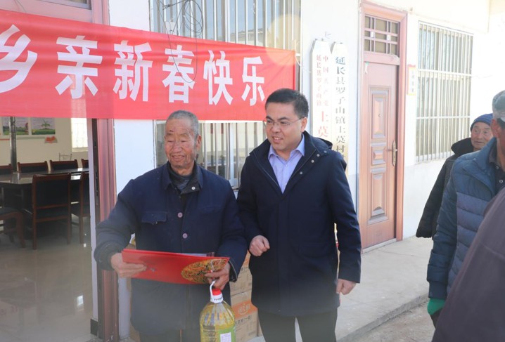 歲寒時(shí)節(jié)見真情  寒冬慰問暖人心